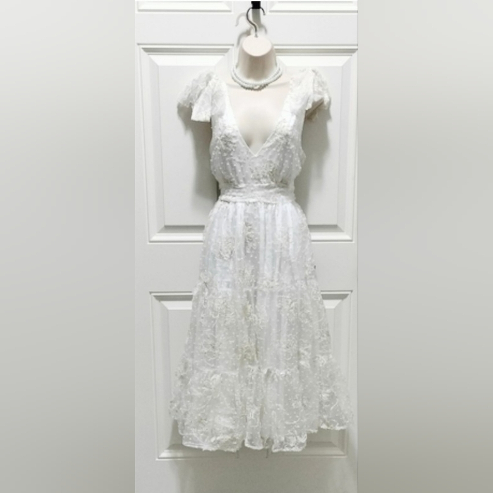 Lulus White Floral Embroidered Lace Midi Dress Flutter Sleeve Size S